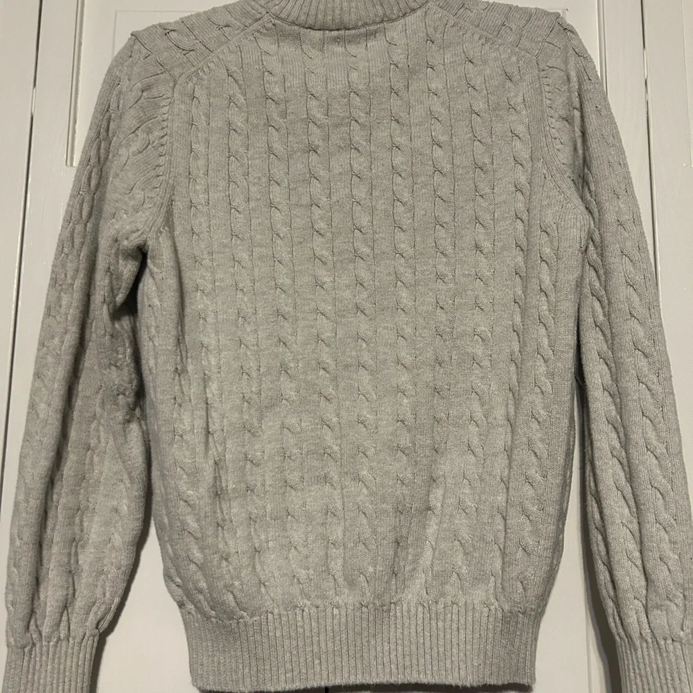Men's Gray Izod Cable Knit Sweater